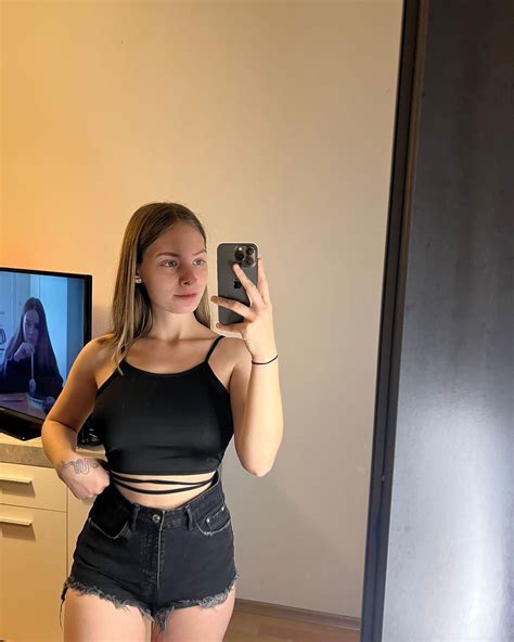 Carlyyyyy flashing big tits .
